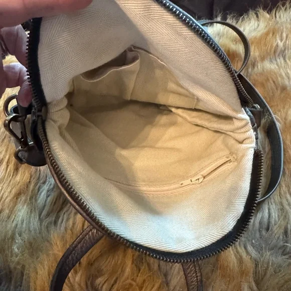 Lempp & Yin Made in USA Buttery Leather Crossbody - Picture 5 of 6